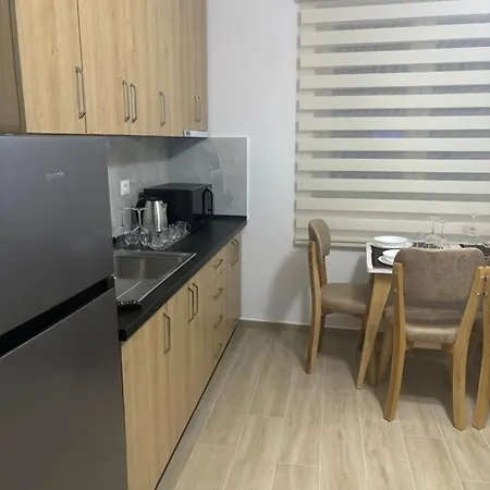 Kevi 's Place * Tirana