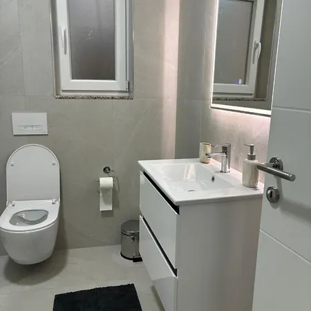 Kevi 's Place Апартаменты *