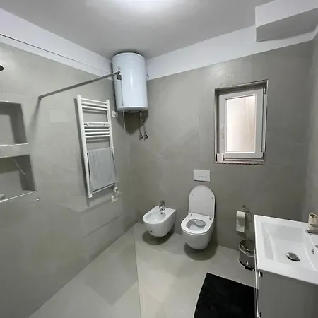 Lägenhet Kevi 's Place Tirana