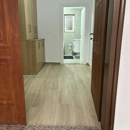 Kevi 's Place * 地拉那