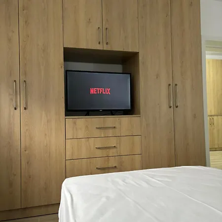 Kevi 's Place * 티라나